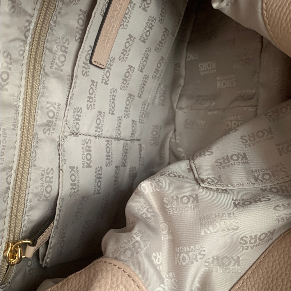 Michael Kors Leather Blush Hobo Bag with Dustbag. - Picture 5 of 15